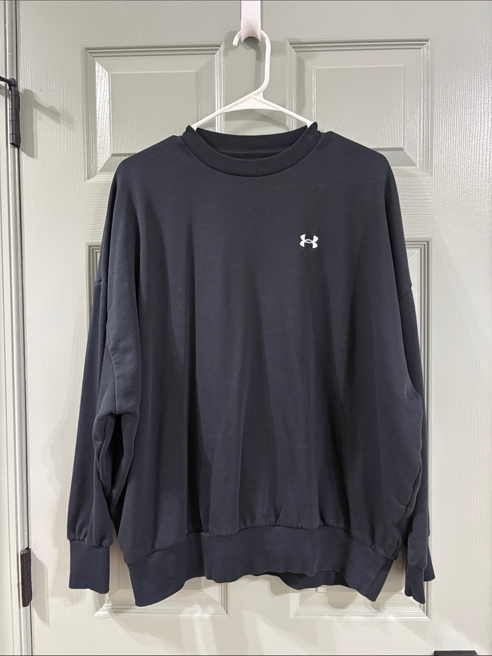 Under Armour Wonen’s Black Crewneck Pullover with White Logo